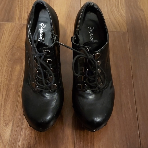 Lace-up Studded Heels - Picture 3 of 4